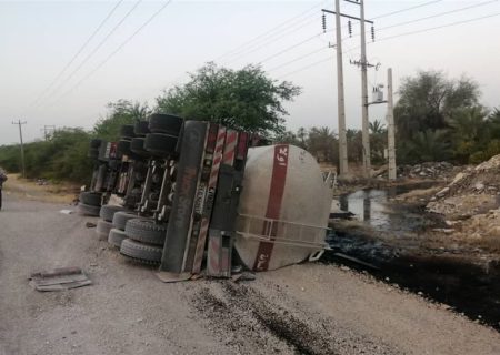 واژگونی تریلی عراقی حامل مازوت در جاده دشتستان