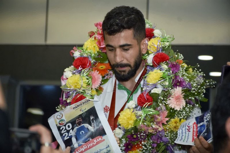 مشکل اشتغال قهرمان پارالمپیک دشتستانی حل شد