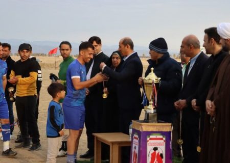 مسابقات فوتبال جام شهدا در روستای زائر عباسی برگزار شد