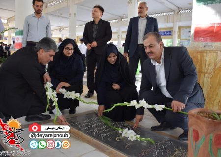 تجدید میثاق مسئولین دشتستان با آرمانهای شهدا در دومین روز هفته دولت