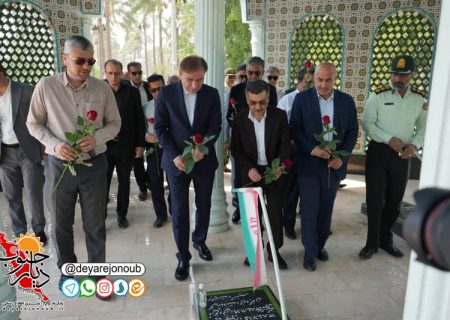 استاندار بوشهر به مقام شهدا در دشتستان ادای احترام کرد