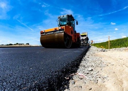 اجرای ۱۱ کیلومتر روکش آسفالت در محور برازجان به گناوه آغاز شد