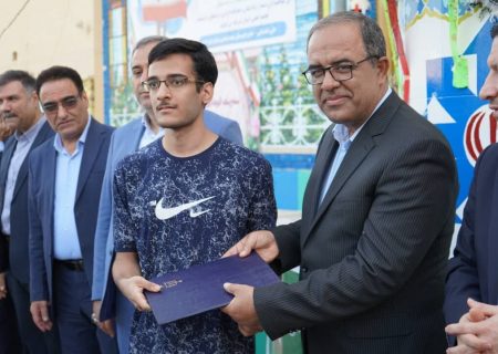 نخبگان علمی و برگزیدگان کنکور ۱۴۰۴ در بوشهر تجلیل شدند