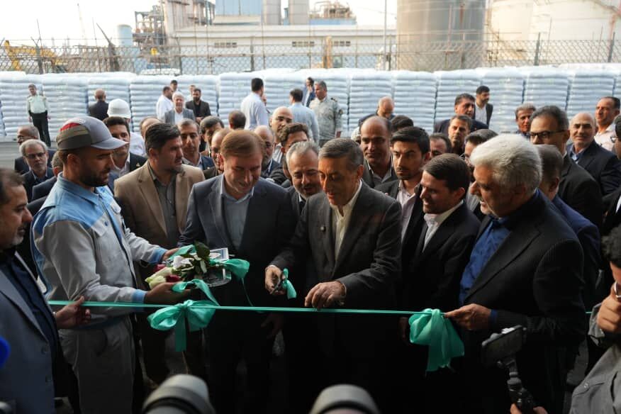 معاون رئیس جمهور یک طرح پتروشیمی را در عسلویه افتتاح کرد