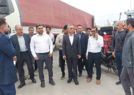 عملیات تخلیه بار در اسکله کنگان تسریع شود