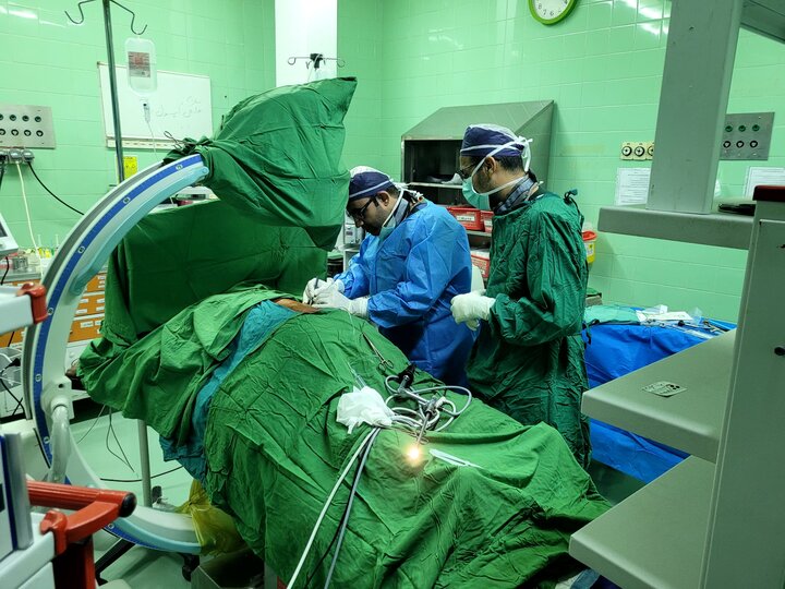 انجام نخستین عمل جراحی سنگ کلیه PCNL در جنوب استان بوشهر