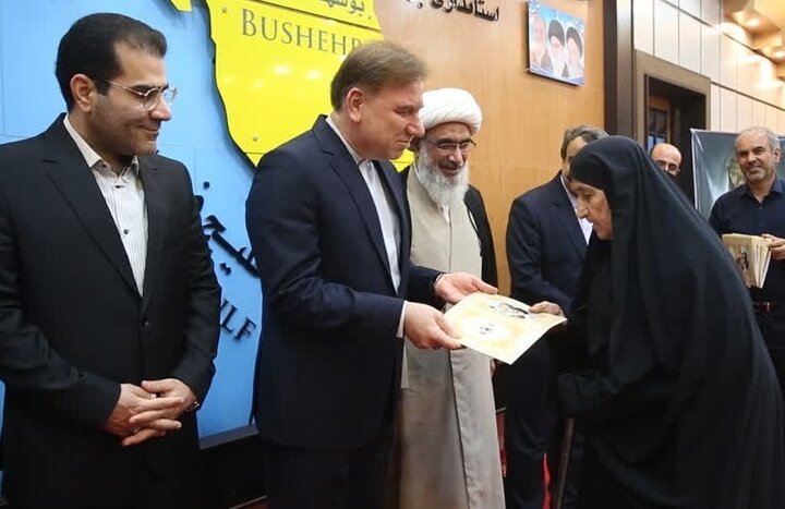 مراسم تکریم ۱۰۰ مادر شهید در بوشهر برگزار شد