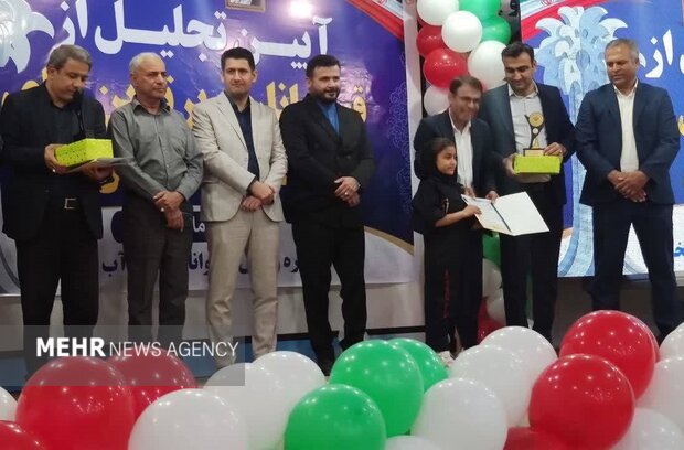 قهرمانان کشوری و برترینهای هیئتهای ورزشی آبپخش تجلیل شدند