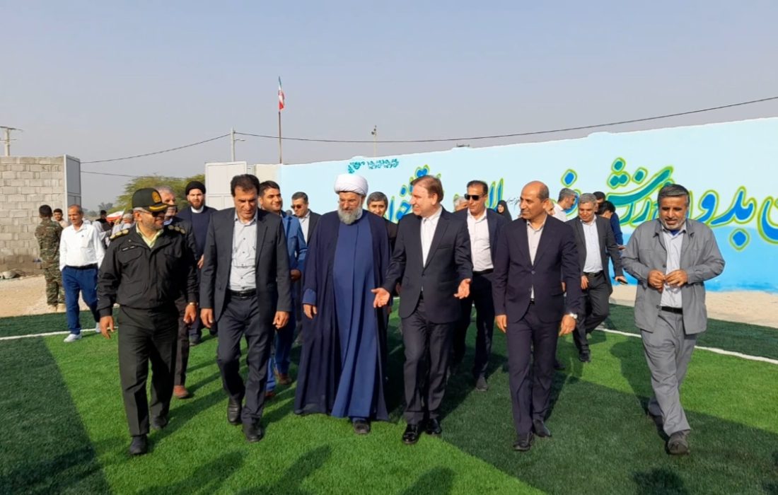 زمین چمن مصنوعی روستای محمدآباد در دشتی افتتاح شد