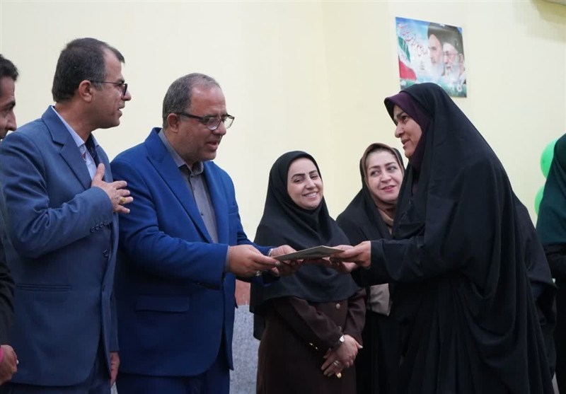 تجلیل از معلمان و دانش‌آموزان مقام‌آور بوشهری