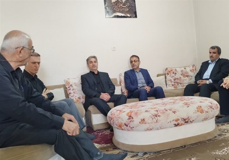 تکریم خانواده شهید اقتدار رمضان سردار بهنام رضایی در دشتستان