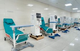 ۱۰ دستگاه دیالیز به مراکز درمانی دشتستان تحویل شد